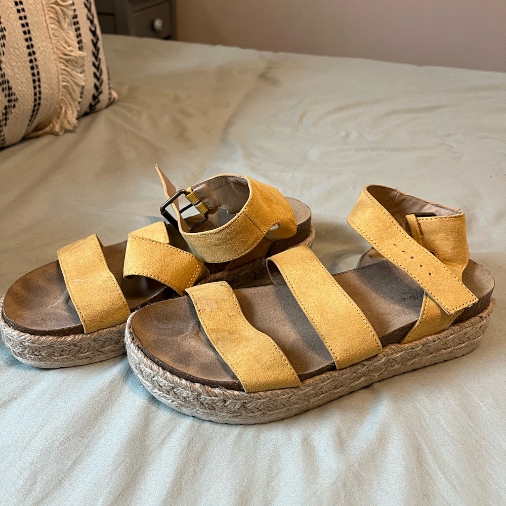 Yellow wedges